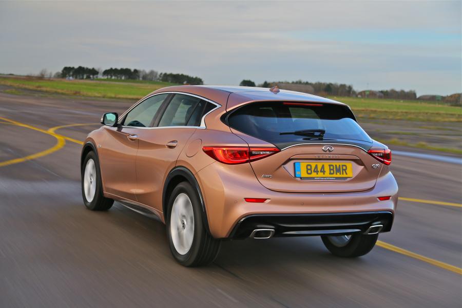  Infiniti Q30 2.2d AWD 2016 года  (UK) (фото 3 из 27)